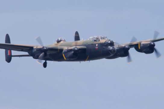 03 June 2022 - 15-08-15
Finally some proper blurred props.
----------------------
BBMF City of Lincoln Lancaster over Dartmouth